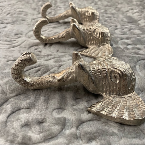 Elephant Head Towel Holder - Picture 1 of 5